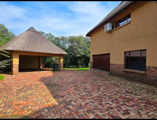 5 BEDROOM HOUSE FOR SALE IN BOSCHENVAAL RIVER FRONT LODGES